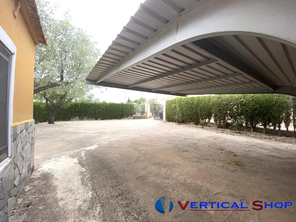 For sale of chalet in Caudete