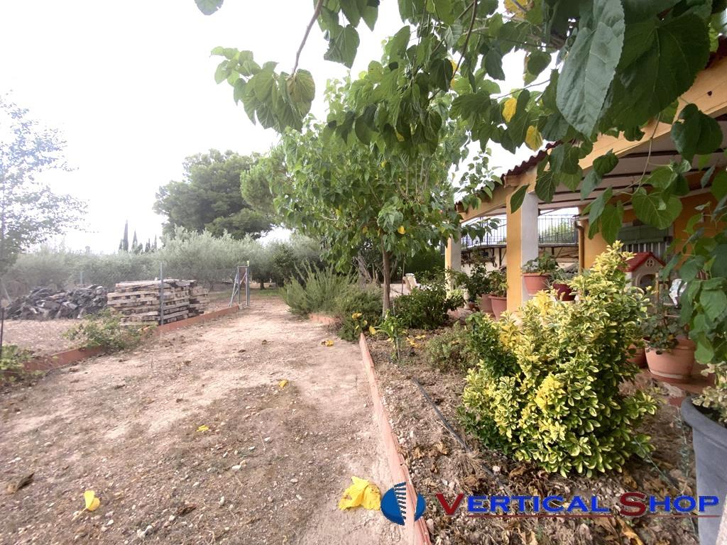 For sale of chalet in Caudete