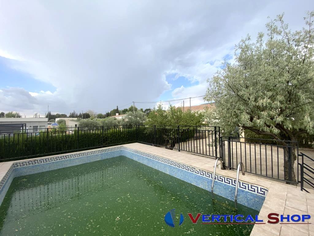 For sale of chalet in Caudete