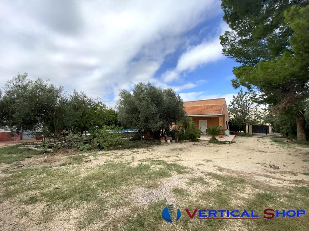 For sale of chalet in Caudete