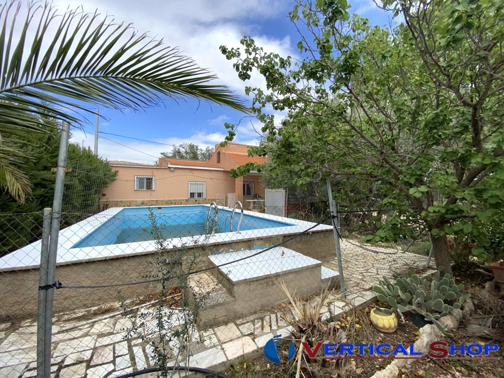 For sale of chalet in Caudete