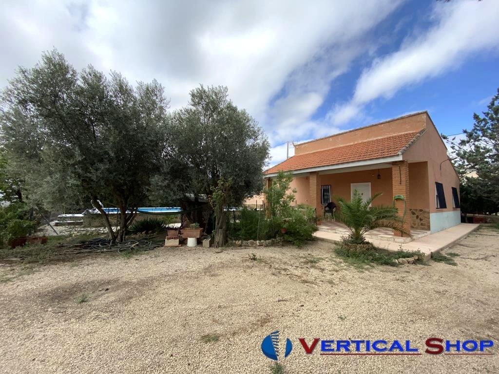 For sale of chalet in Caudete