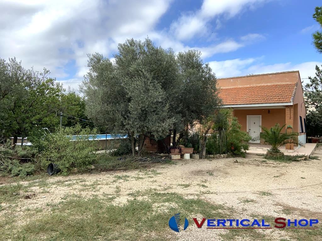For sale of chalet in Caudete