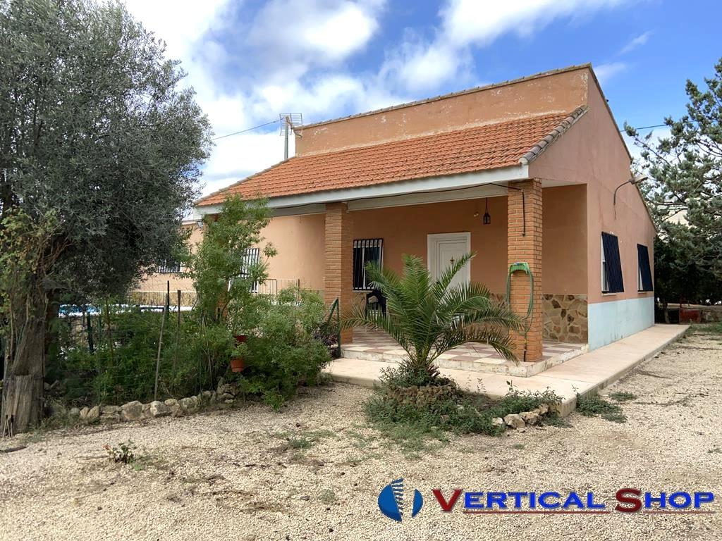 For sale of chalet in Caudete