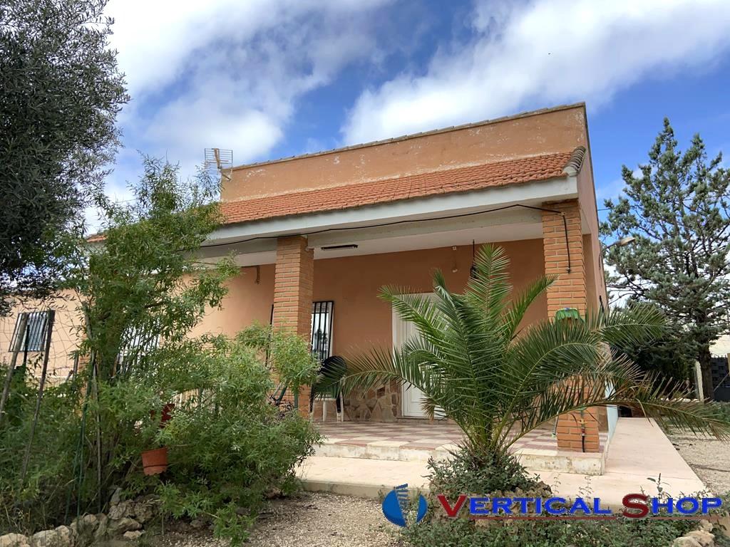 For sale of chalet in Caudete