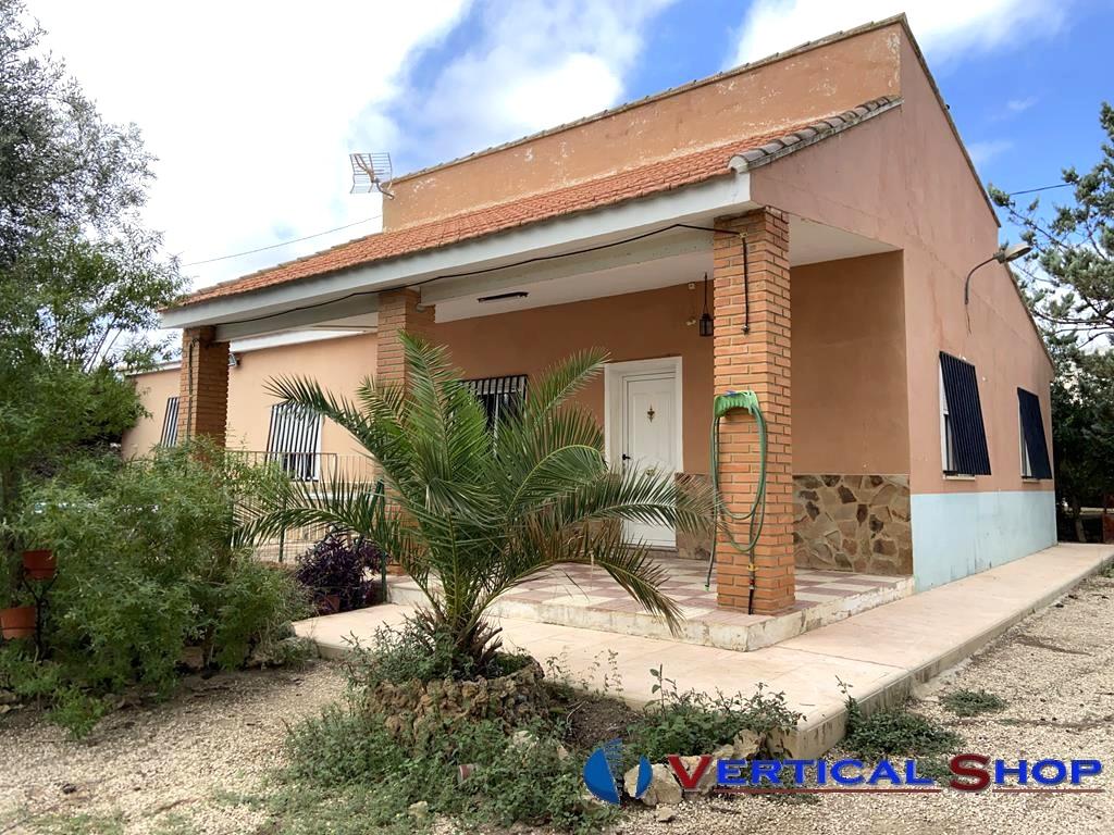 For sale of chalet in Caudete