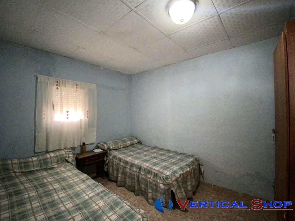 For sale of chalet in Caudete