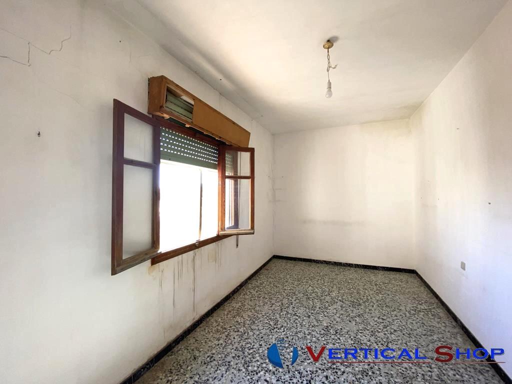 For sale of house in Caudete