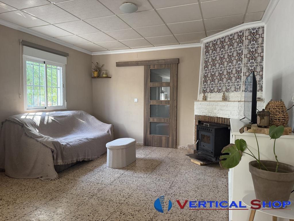 For sale of chalet in Caudete