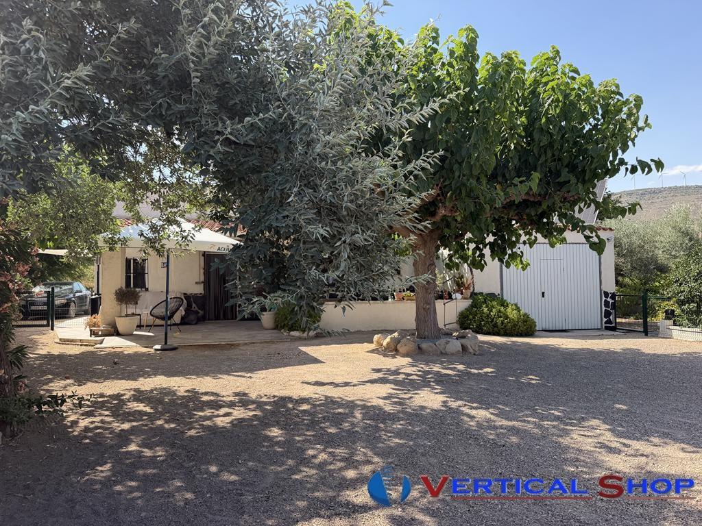 For sale of chalet in Caudete