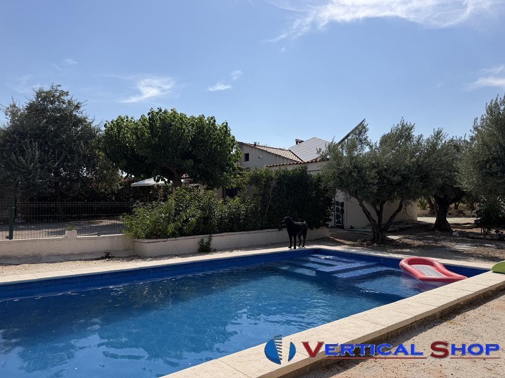 For sale of chalet in Caudete