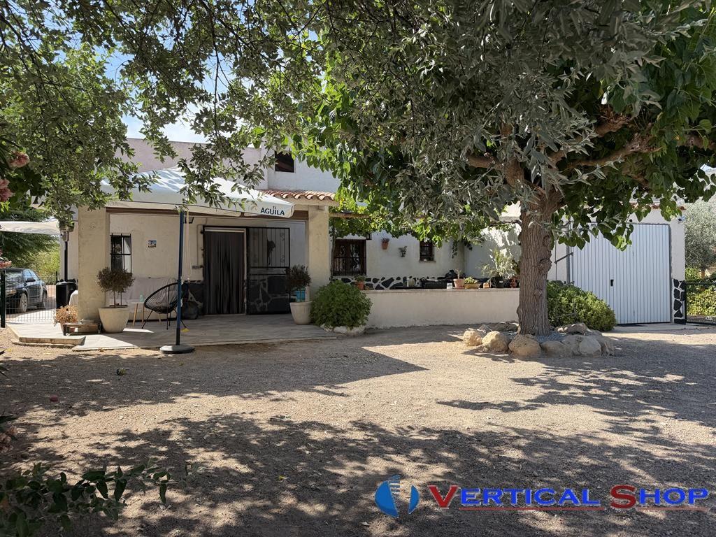 For sale of chalet in Caudete