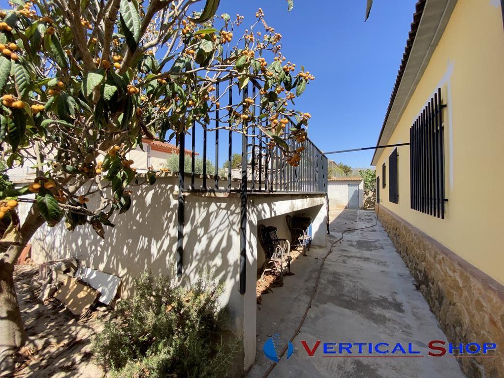 For sale of chalet in Caudete