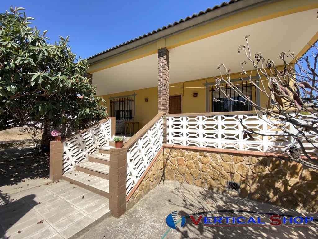 For sale of chalet in Caudete