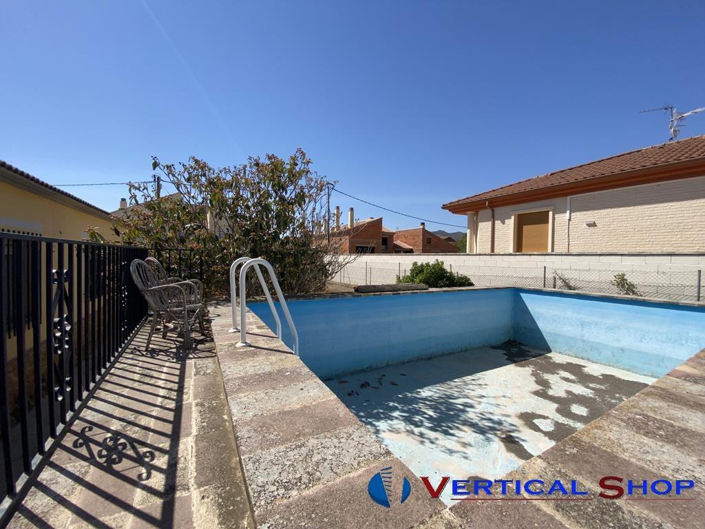 For sale of chalet in Caudete