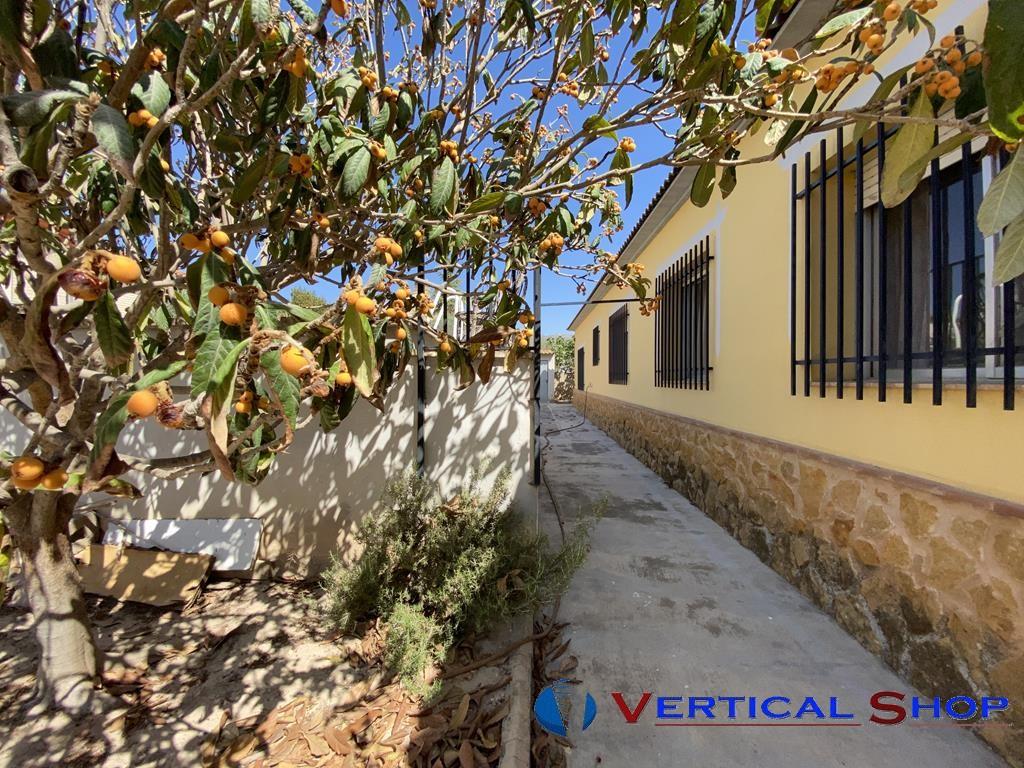 For sale of chalet in Caudete