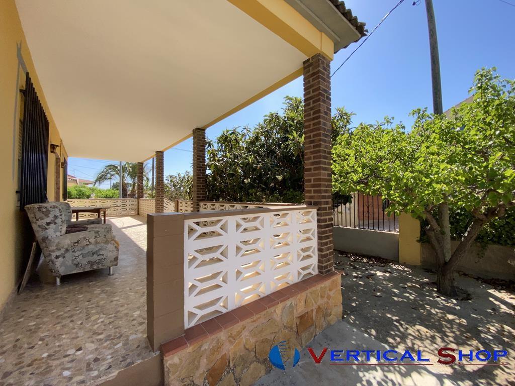 For sale of chalet in Caudete