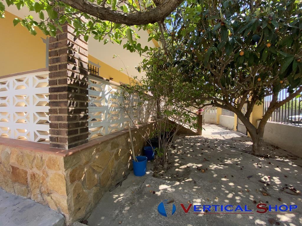 For sale of chalet in Caudete