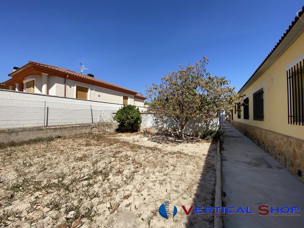 For sale of chalet in Caudete