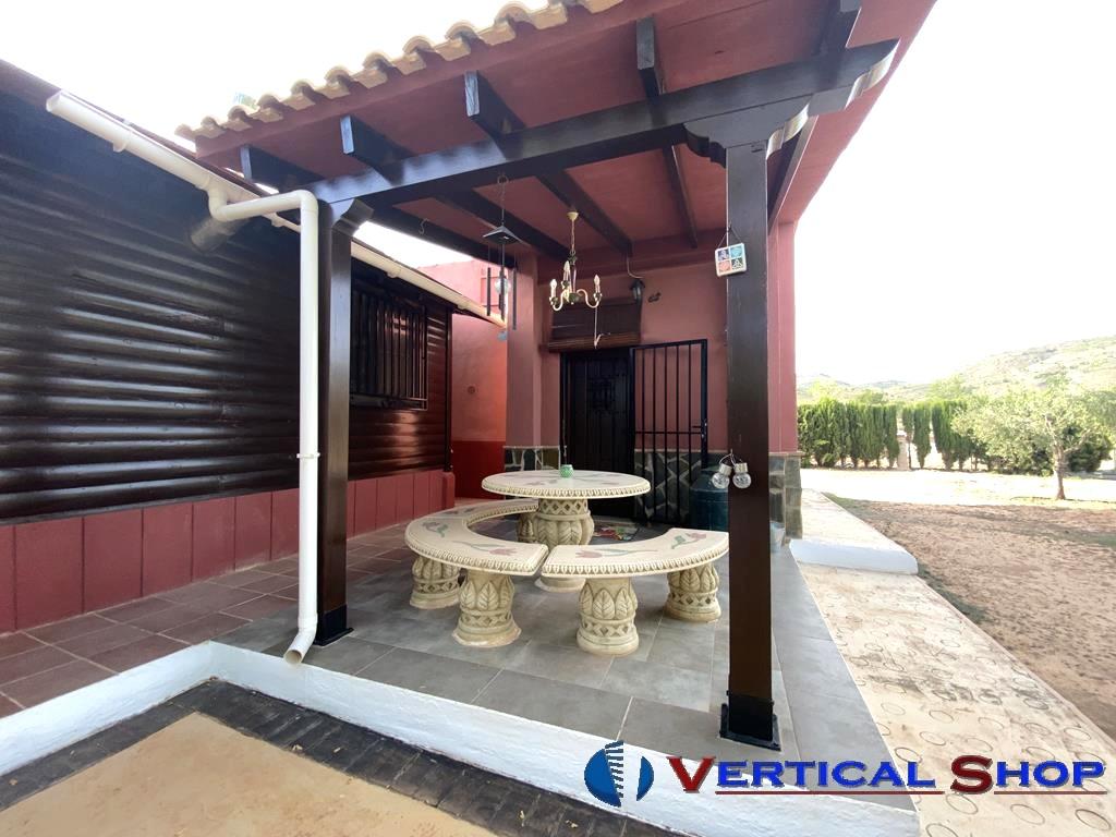 For sale of chalet in Caudete