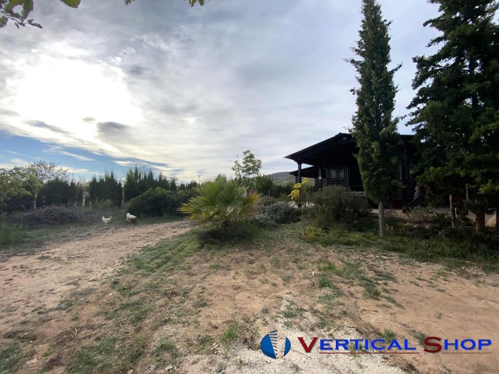 For sale of chalet in Caudete