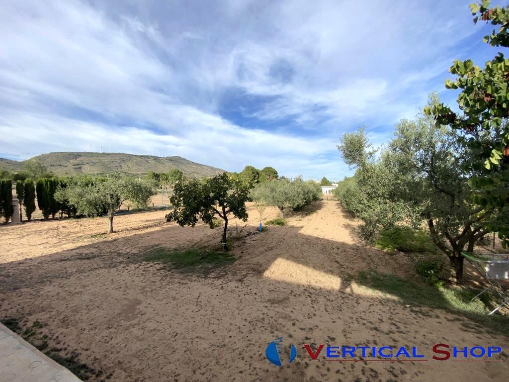 For sale of chalet in Caudete