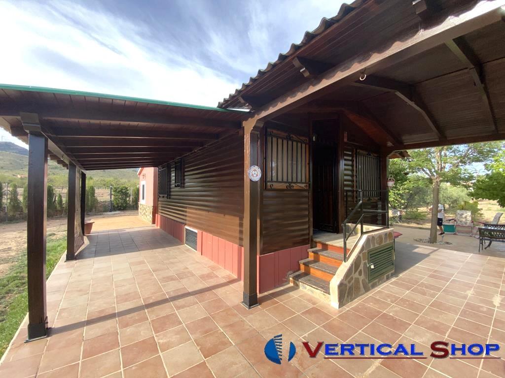 For sale of chalet in Caudete