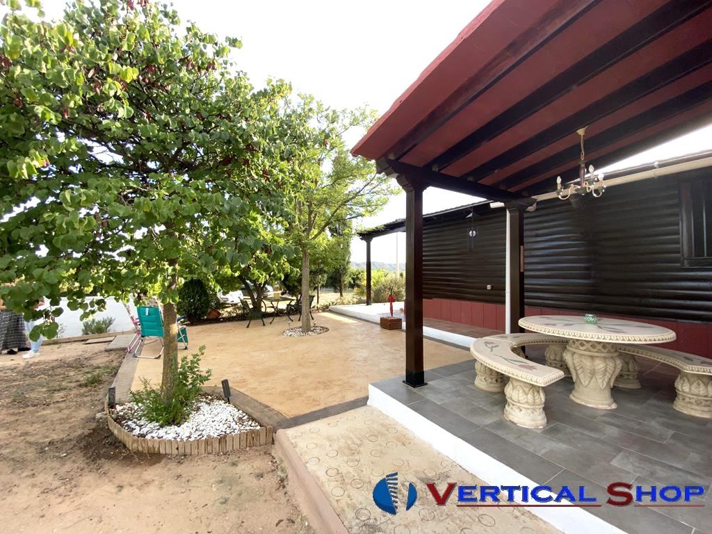 For sale of chalet in Caudete