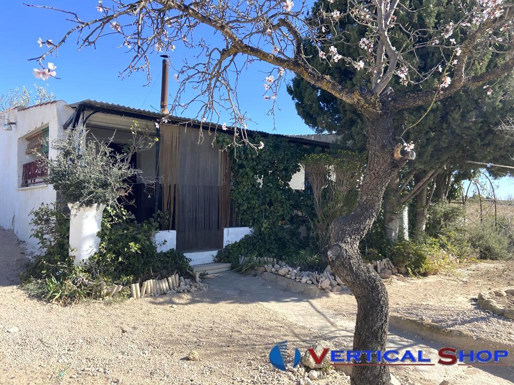 For sale of chalet in Caudete
