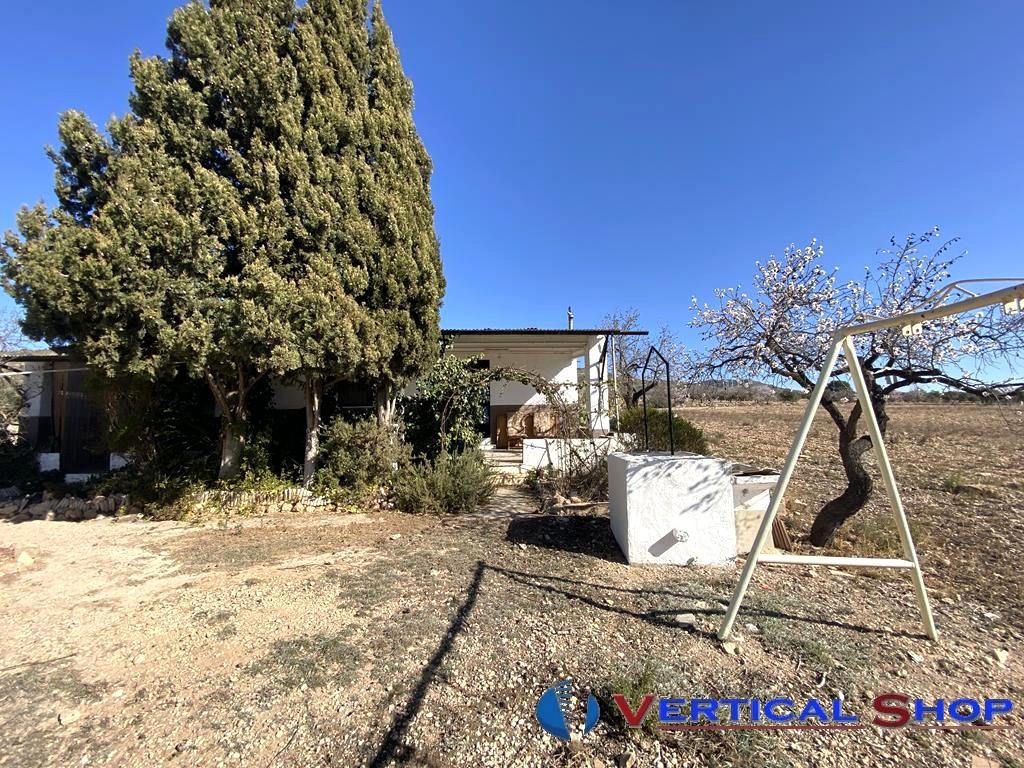 For sale of chalet in Caudete