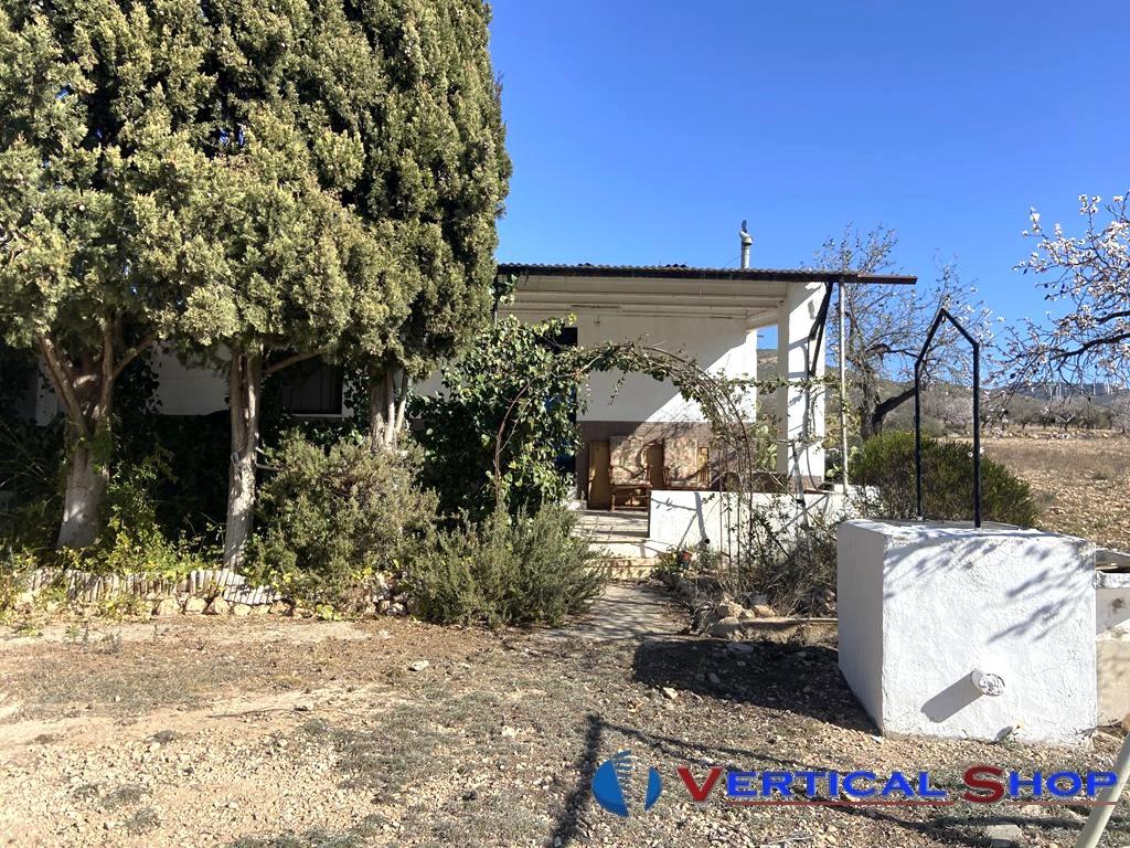 For sale of chalet in Caudete
