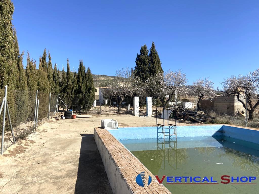 For sale of chalet in Caudete