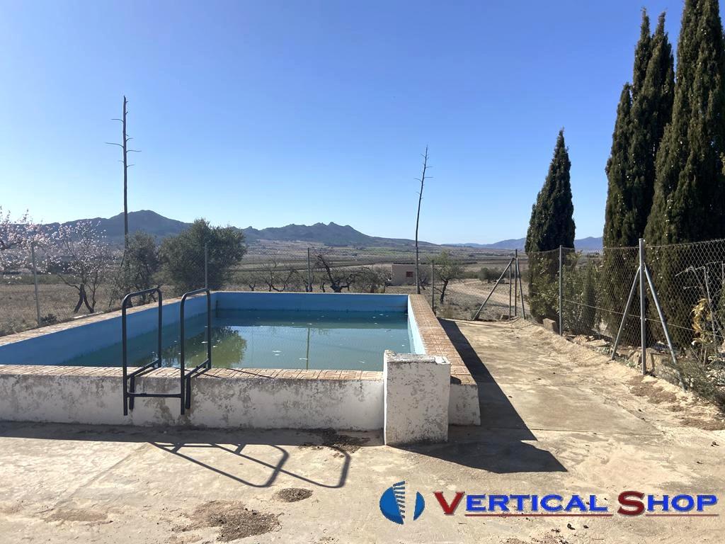 For sale of chalet in Caudete