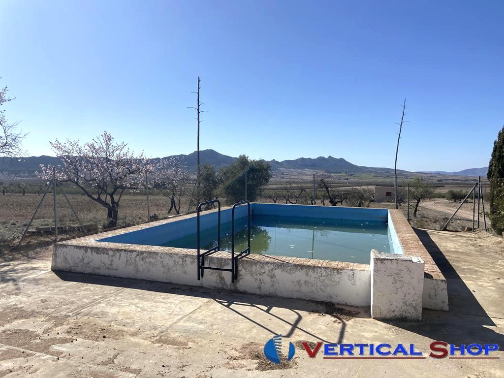 For sale of chalet in Caudete