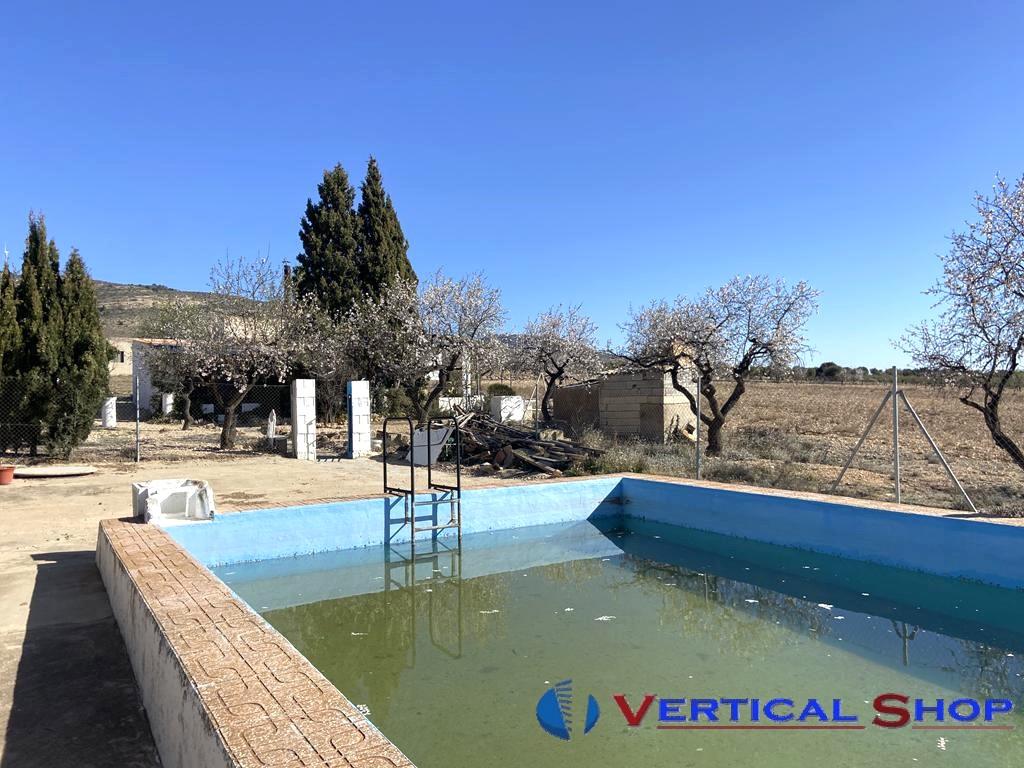 For sale of chalet in Caudete