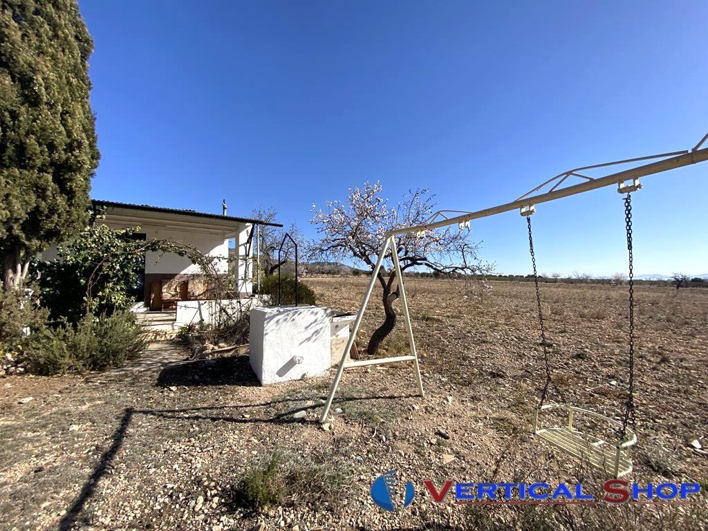 For sale of chalet in Caudete