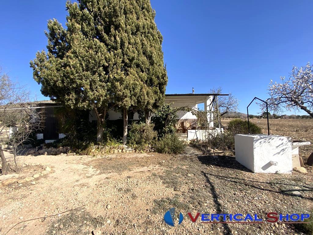 For sale of chalet in Caudete