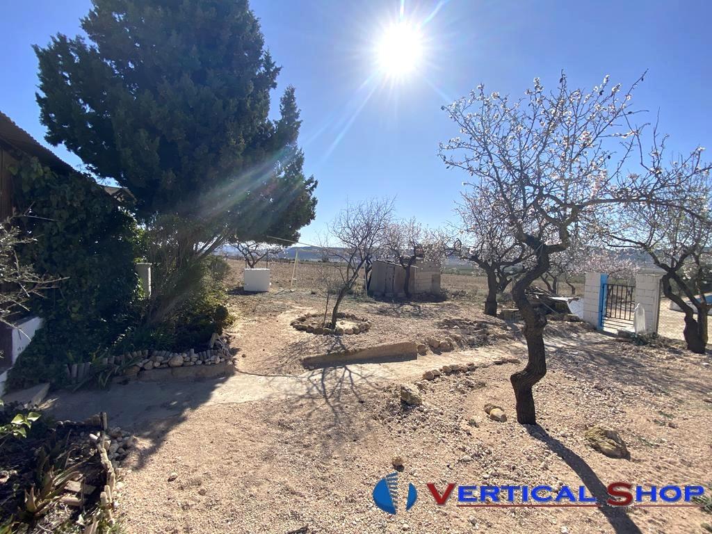 For sale of chalet in Caudete