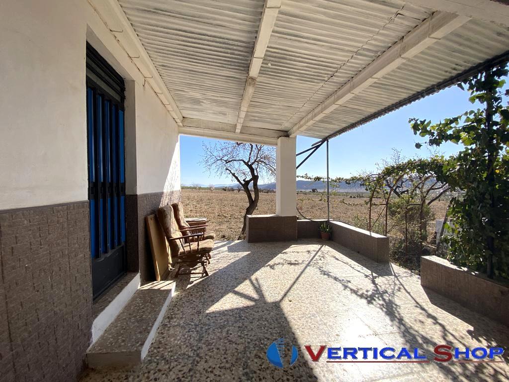 For sale of chalet in Caudete