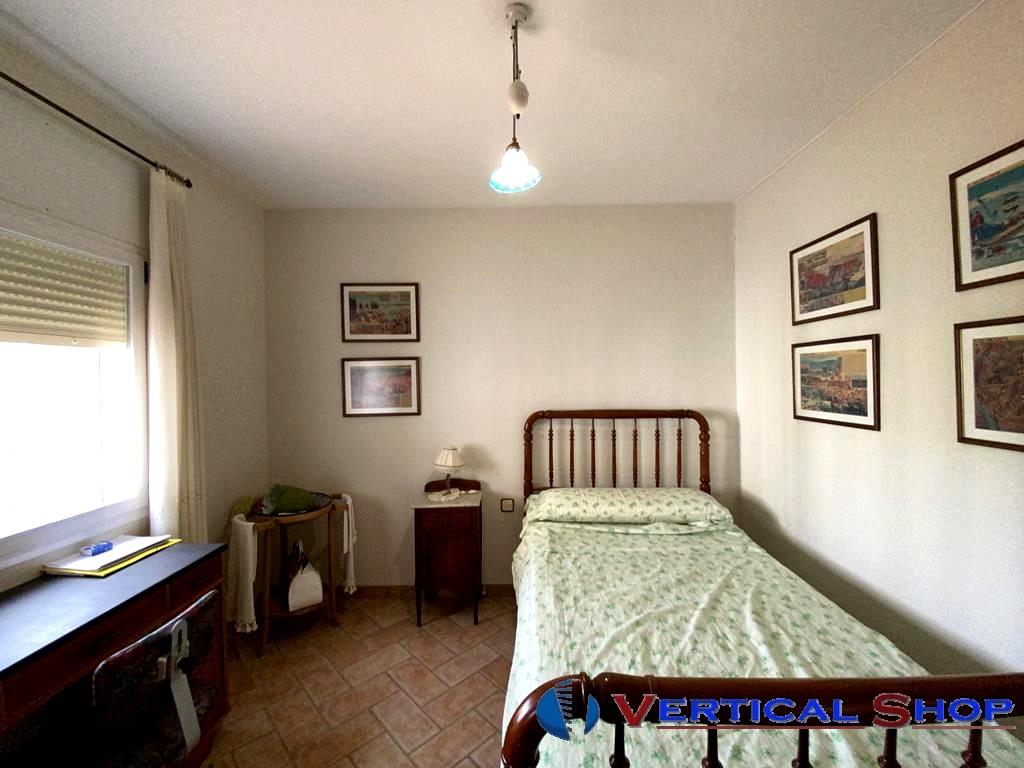 For sale of chalet in Caudete