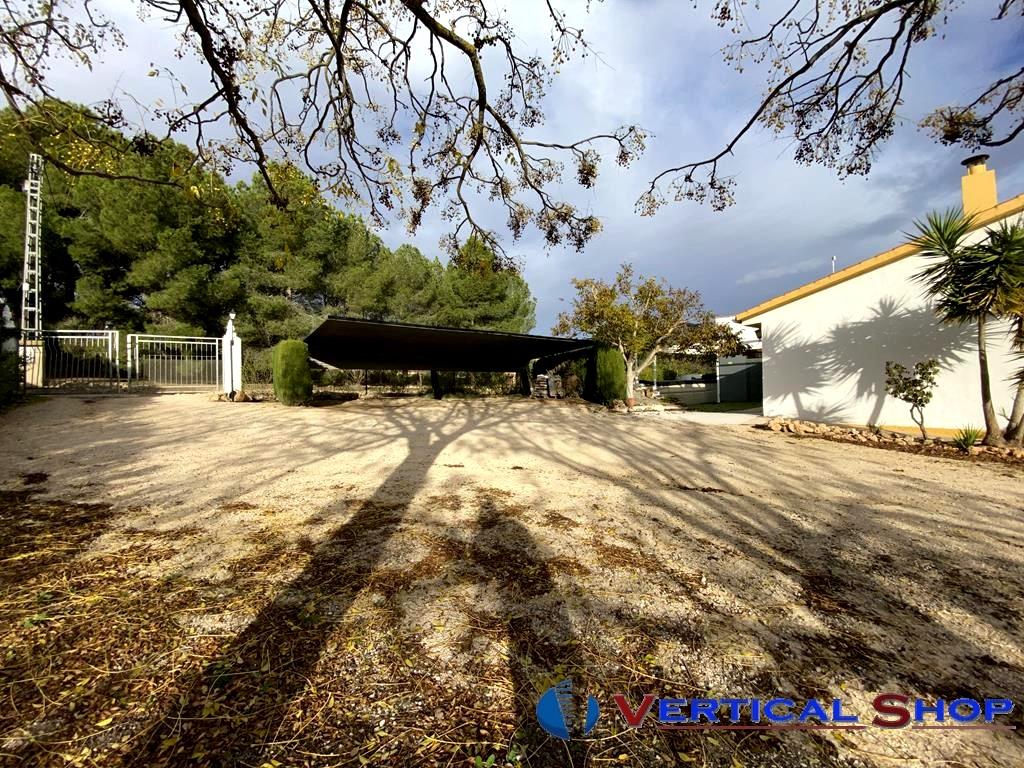 For sale of chalet in Caudete