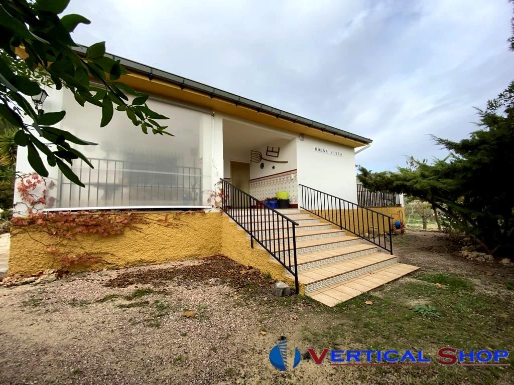 For sale of chalet in Caudete