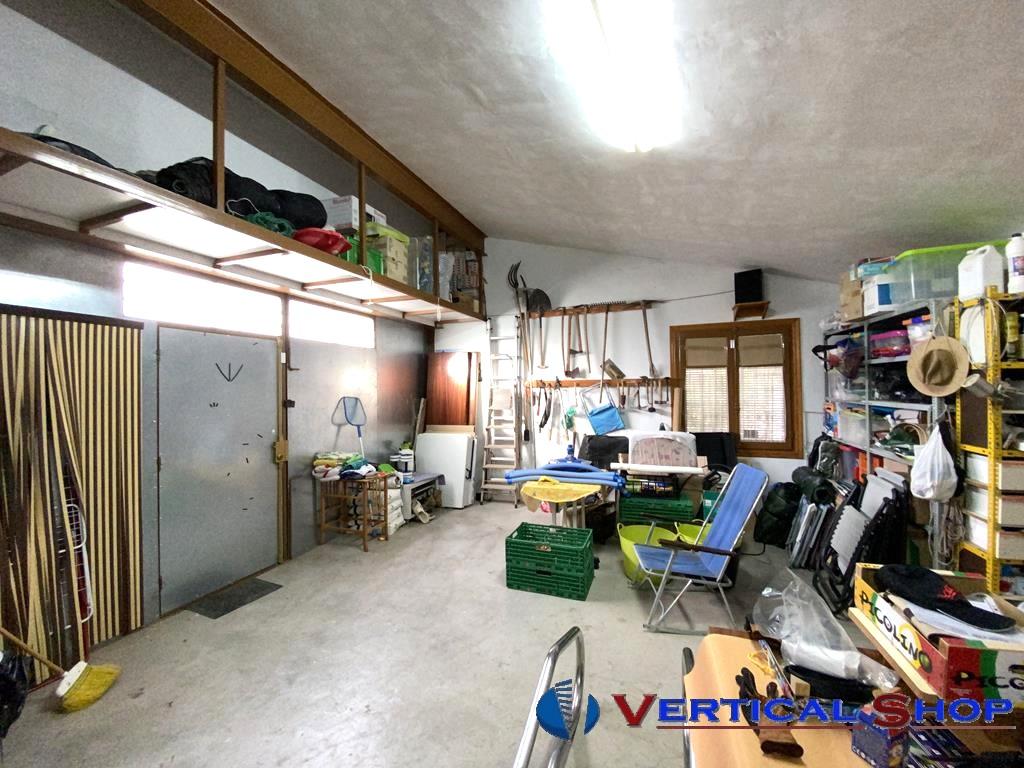For sale of chalet in Caudete