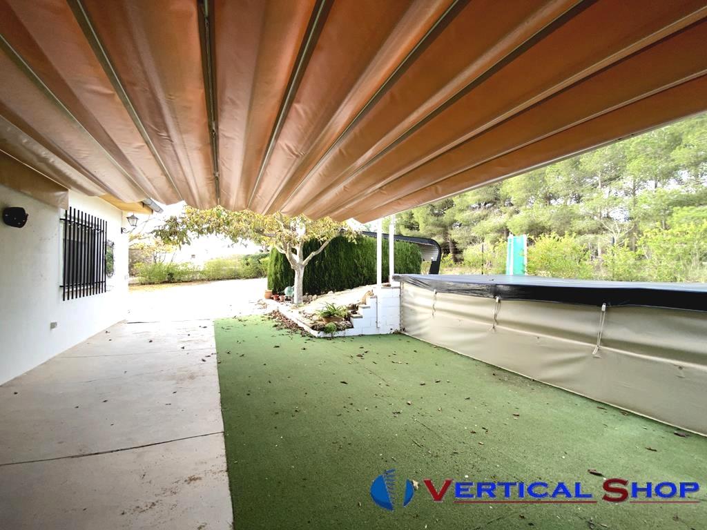 For sale of chalet in Caudete