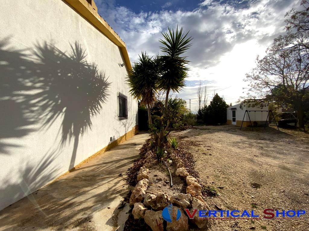 For sale of chalet in Caudete