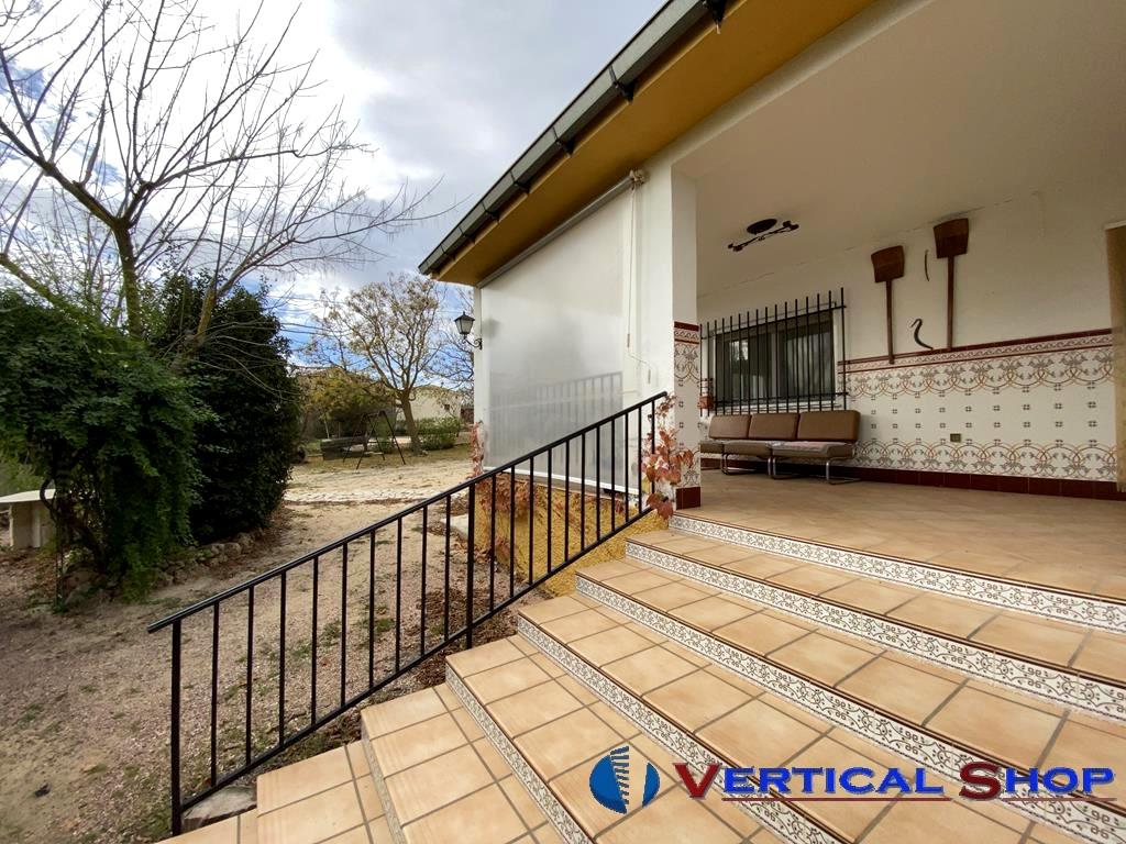 For sale of chalet in Caudete