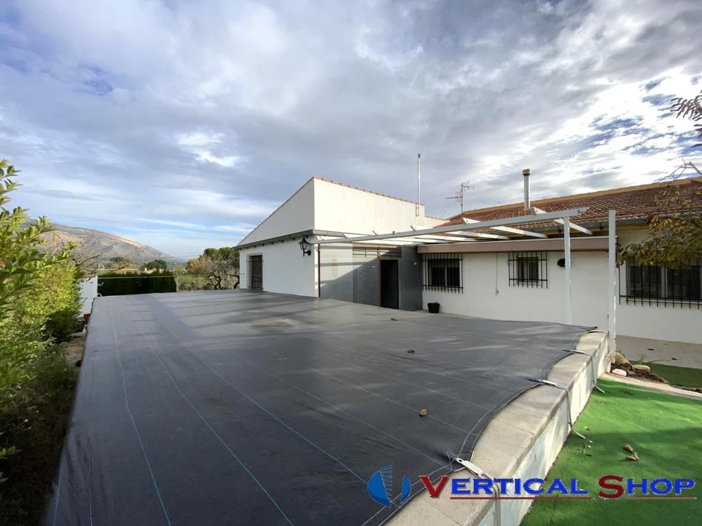 For sale of chalet in Caudete