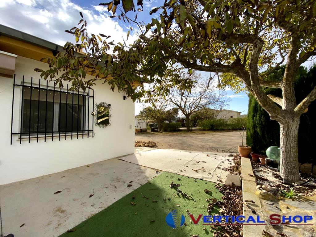 For sale of chalet in Caudete