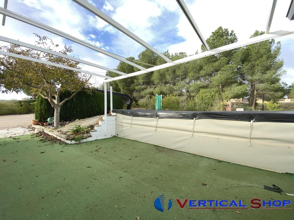 For sale of chalet in Caudete