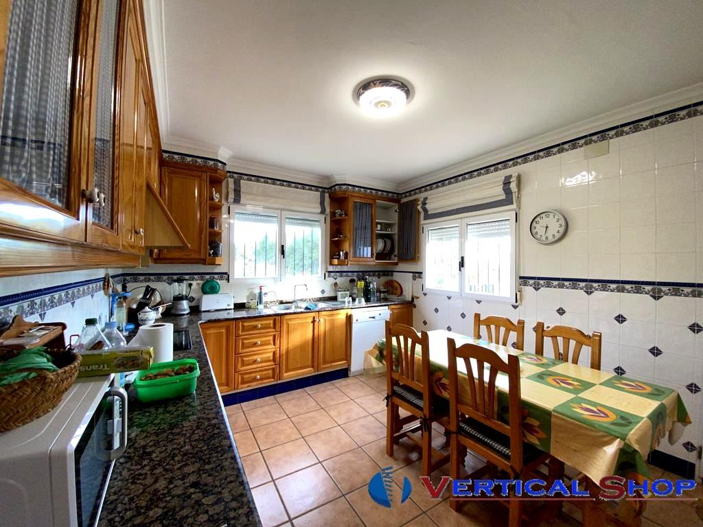 For sale of chalet in Caudete